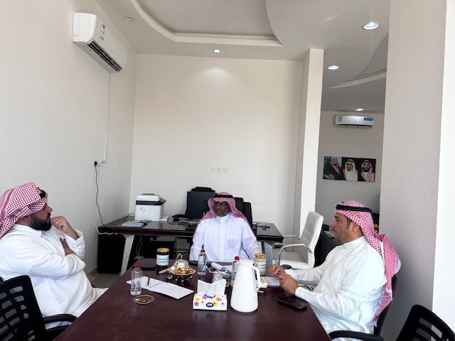 استقبل رئيس مجلس ادارة الجمعية التعاونية لمنتجات الثروة الحيوانية بعرعر أ/سالم علي السالم مدير عام فرع وزارة البيئة والمياه والزراعة بمنطقة الحدود الشمالية