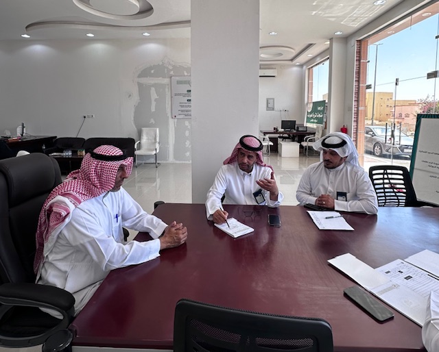 زيارة ممثل فرع وزارة البيئة و المياه و الزراعة بمنطقة الحدود الشمالية و ممثل فرع مركز التنمية الاجتماعية بعرعر
